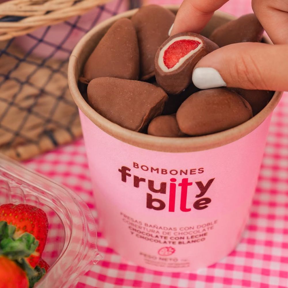 Fruity Bites Fresas Bañadas con Doble Cobertura de Chocolate de Leche y Chocolate Blanco 170gr