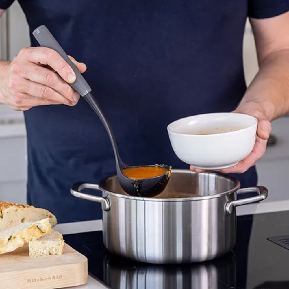 KitchenAid Cuchara para Servir Sopa Color Gris