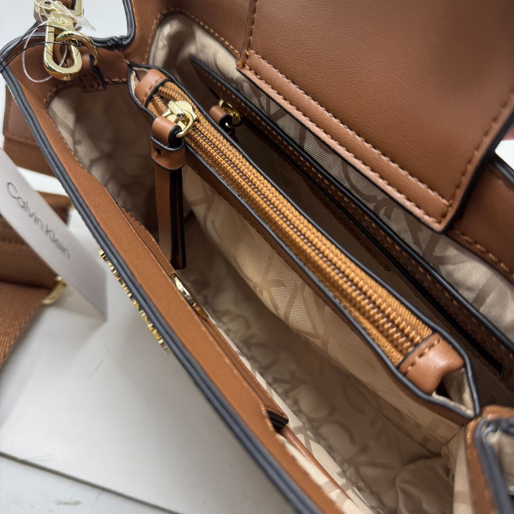 Calvin Klein Cartera Handbag Van