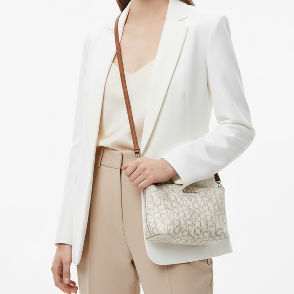 Calvin Klein Cartera Cross Body Vanilla