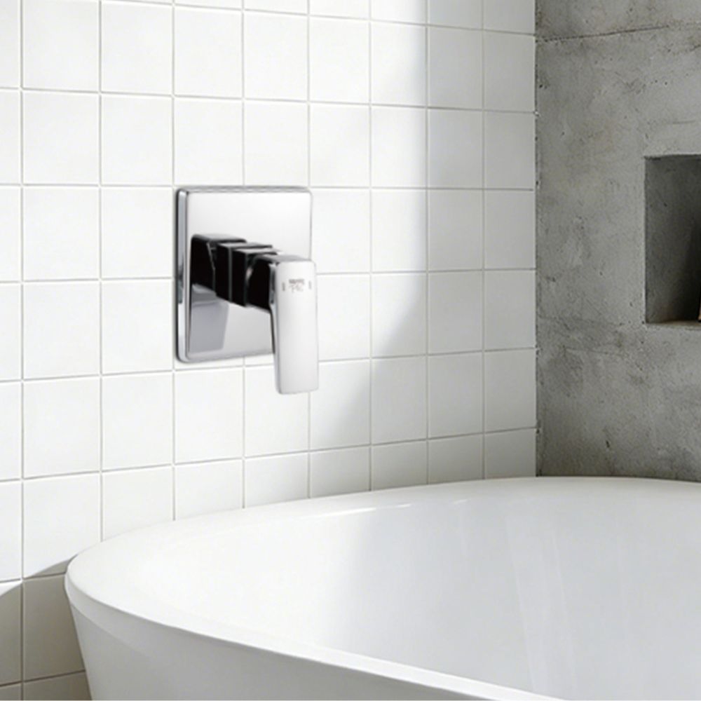Solvex Plus Grifería Cromada Monomando Cuadrada Sin Desviador Para Ducha De Pared De 13x13cm