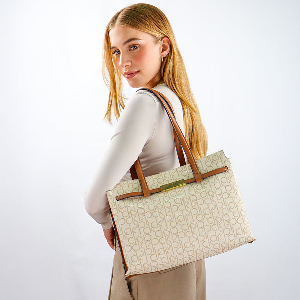 Calvin Klein Cartera Kairi Handbag