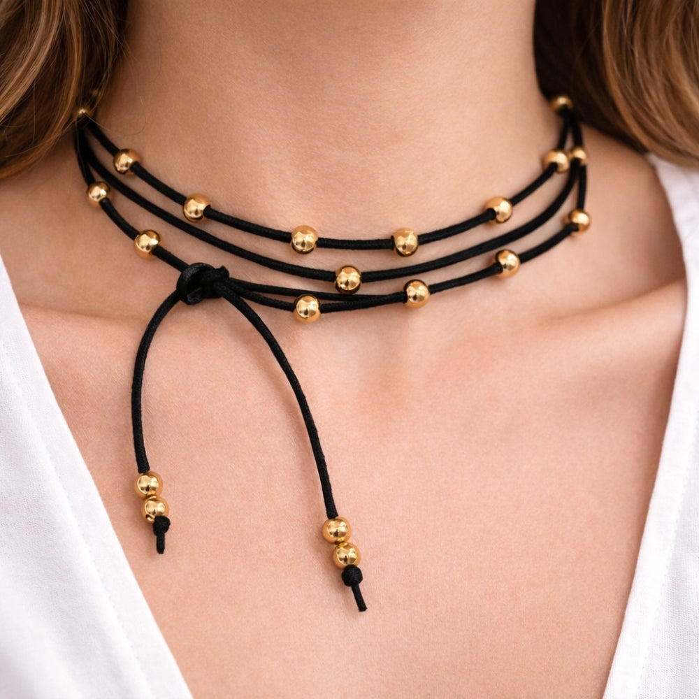 H&Co Collar Cuero Negro con Balines Dorados