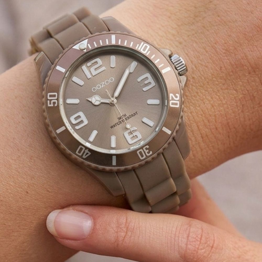 Oozoo Reloj Deportivo Correa De Silicone Para Damas Light Brown